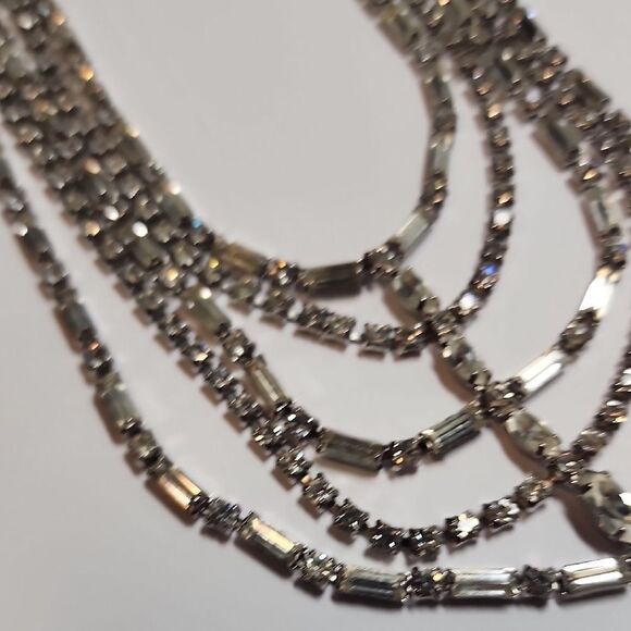 Elegant Silver Vintage Necklace - Picture 3 of 8